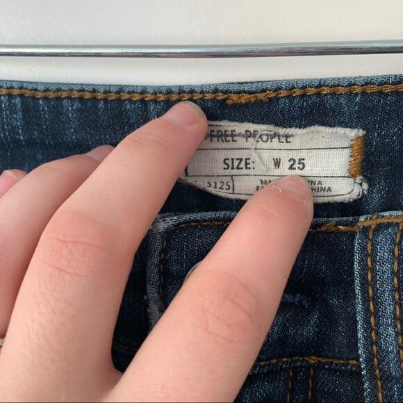 Free People Four Seasons Rose Patch Raw Hem Denim Slim Ankle Crop Jeans 25 - Picture 5 of 11